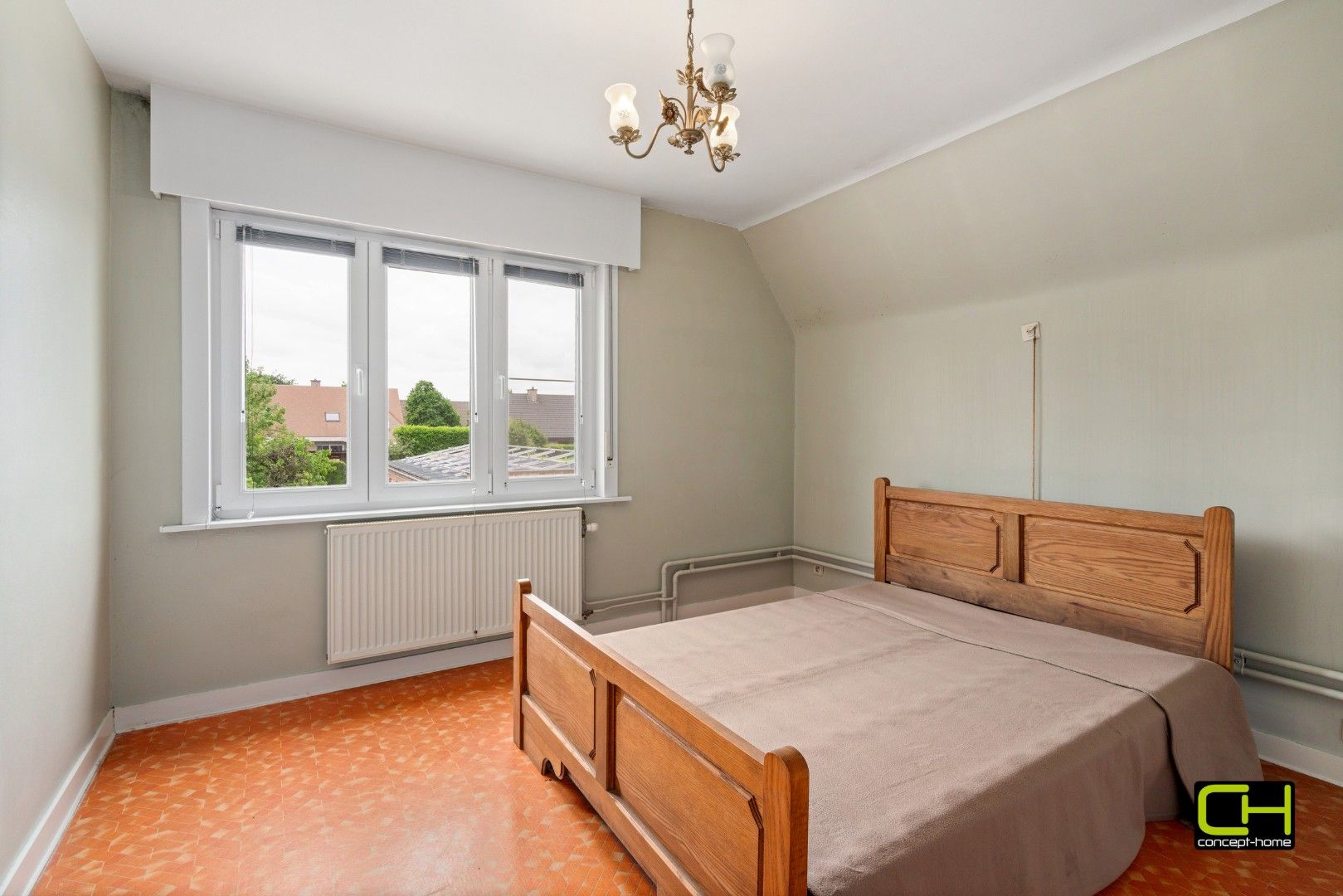 Lichtrijke woning met veel potentieel te koop in Sleidinge foto 10