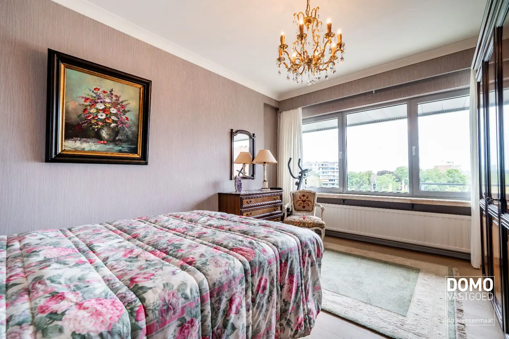 Stijlvol wonen in hartje Hasselt met een uniek uitzicht over het Kolonel Dusartplein foto 16