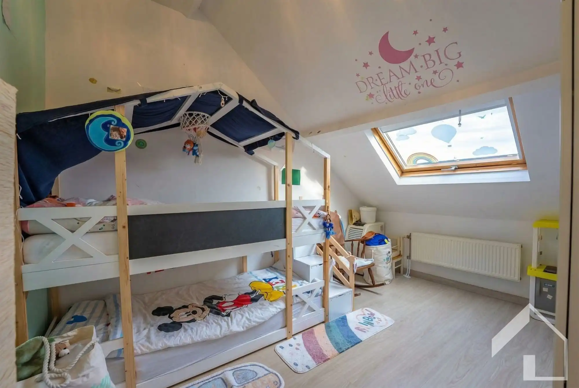 Ruime woning met 4 slaapkamers in rustige straat foto 12