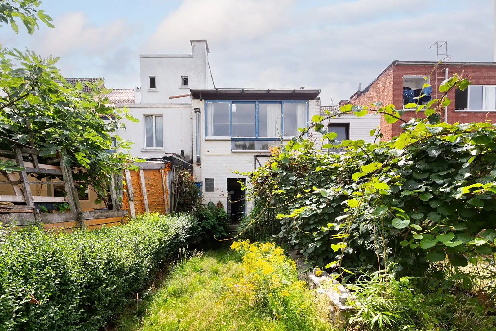 Lichtrijke bel-etagewoning met dubbele garage en ruime tuin foto 8