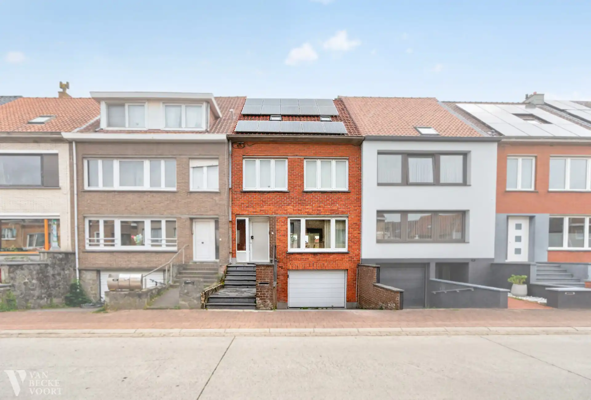 Te renoveren bel-etagewoning met garage foto 16