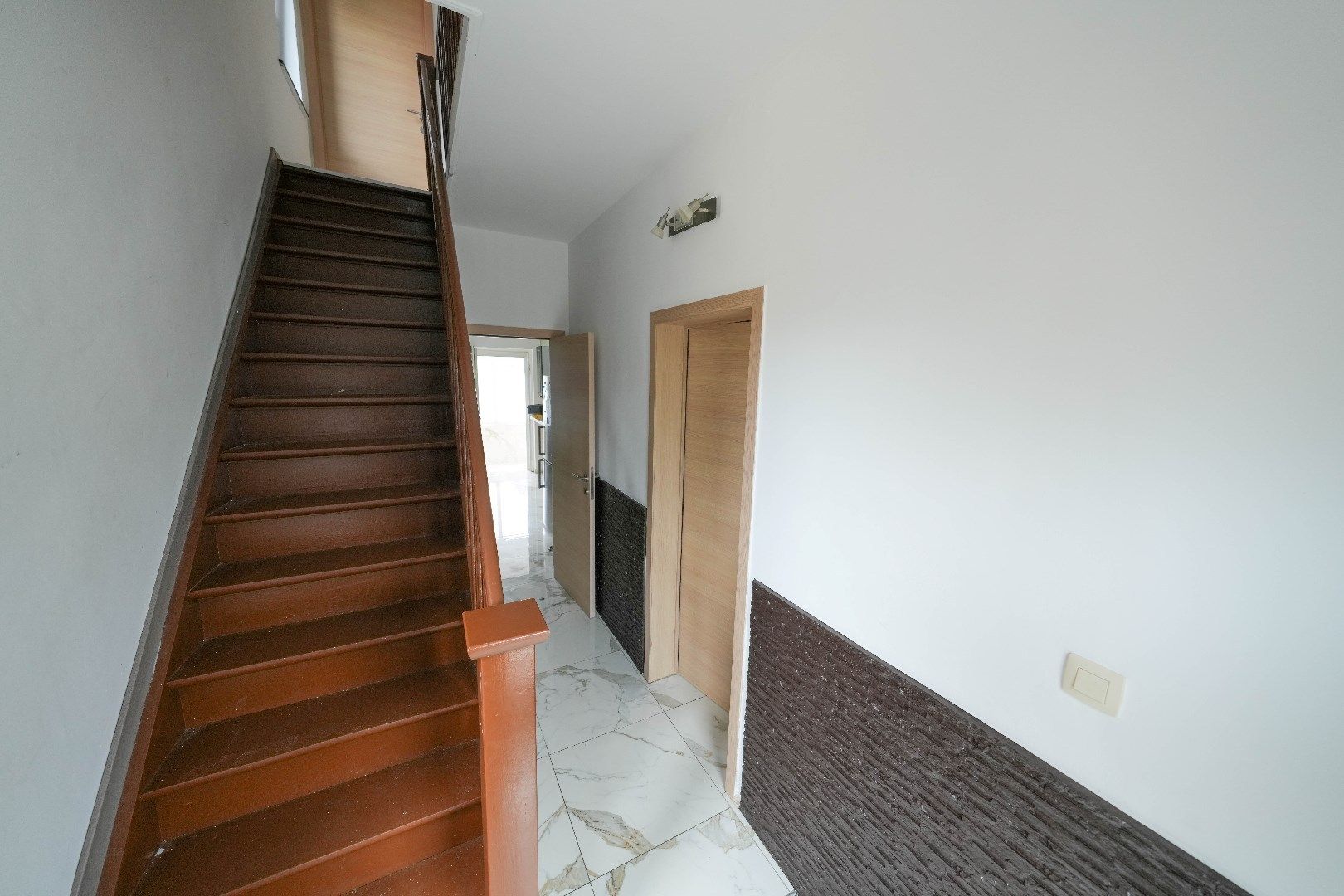 Instapklare woning, gerenoveerd tussen 2017 en 2025 foto 24