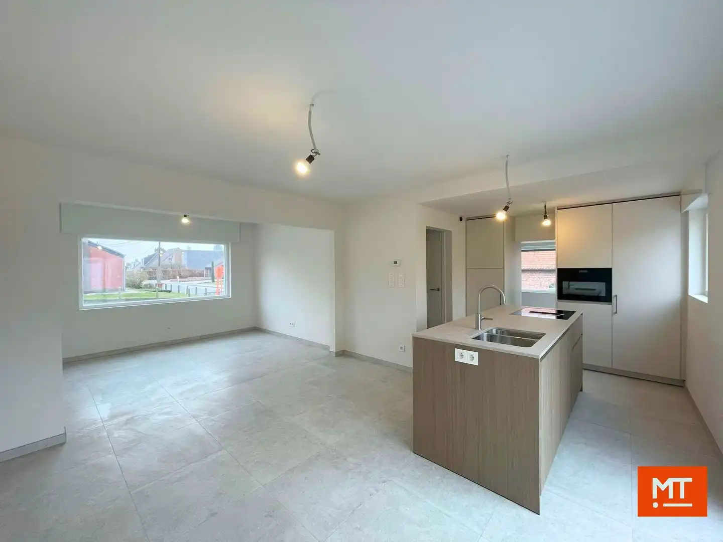 Gerenoveerde halfopen woning te huur in de dorpskern van Beselare foto 4
