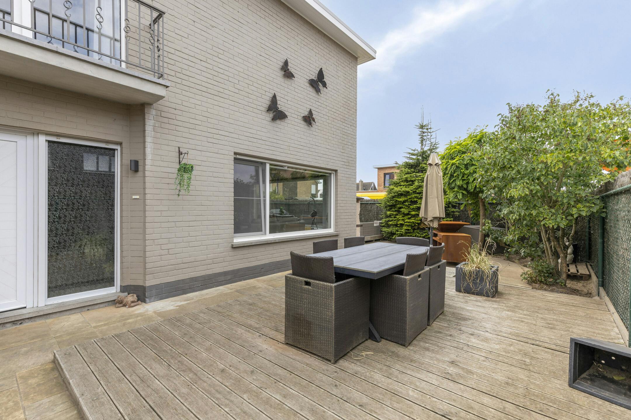 Instapklaar huis met 4 slaapkamers en garage te Assebroek  foto {{pictureIndex}}