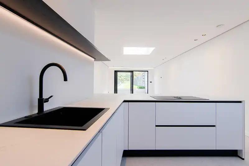 Geslaagde totaalrenovatie met 4 slaapkamers, 2 badkamers, zonnig terras, omheinde tuin en toegang achteraan foto 7