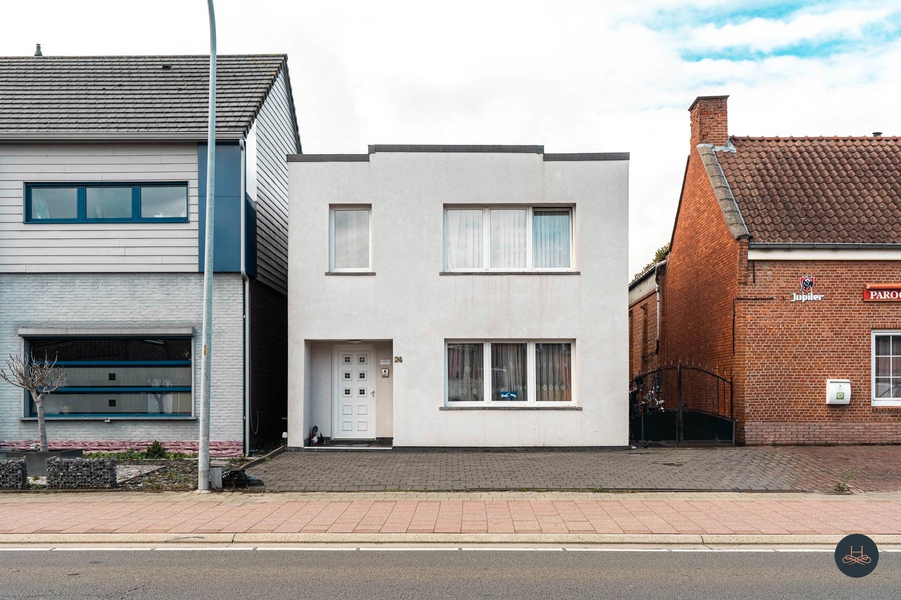 Comfortabele ruime gezinswoning met strategische ligging foto {{pictureIndex}}