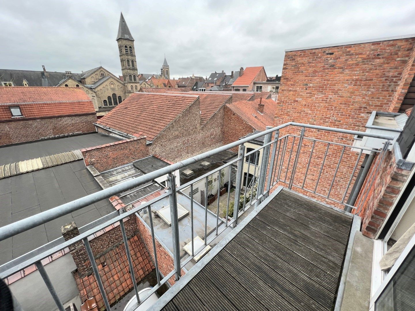 APPARTEMENT MET 1 SLAAPKAMER IN CENTRUM IEPER foto 2