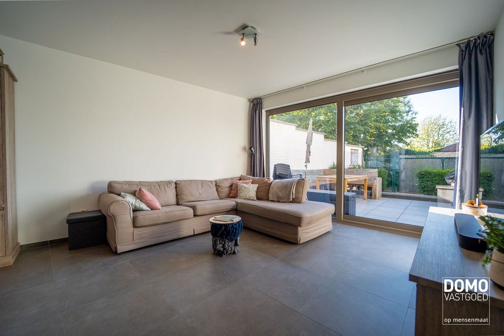 RUIM GELIJKVLOERS APPARTEMENT MET 2 SLAAPKAMERS, TERRAS EN PARKEERGELEGENHEID TE HASSELT (SINT-LAMBRECHTS-HERK) foto 4