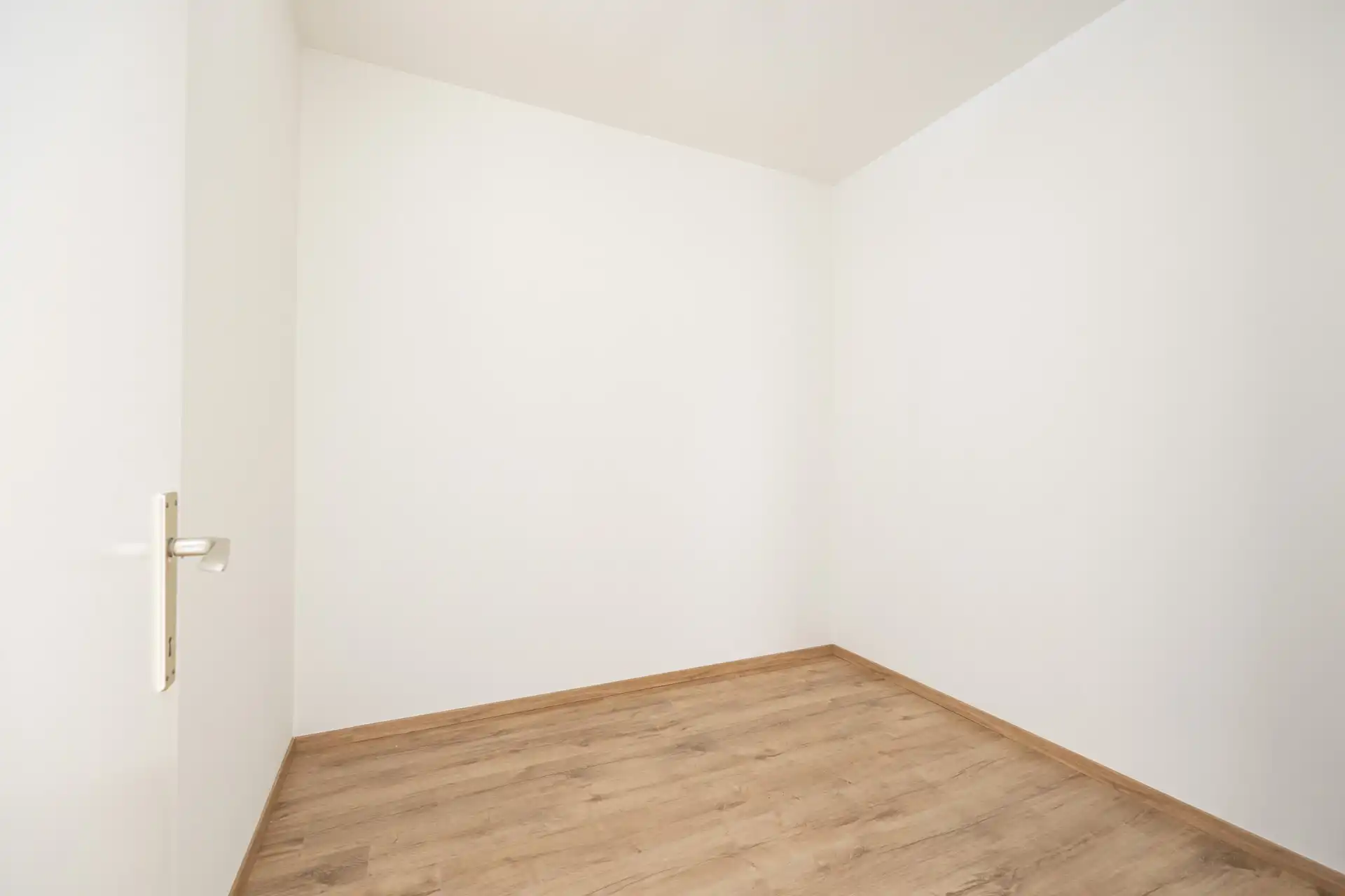Instapklaars gelijkvloersapp met 2 slaapkamers + garagebox foto 11