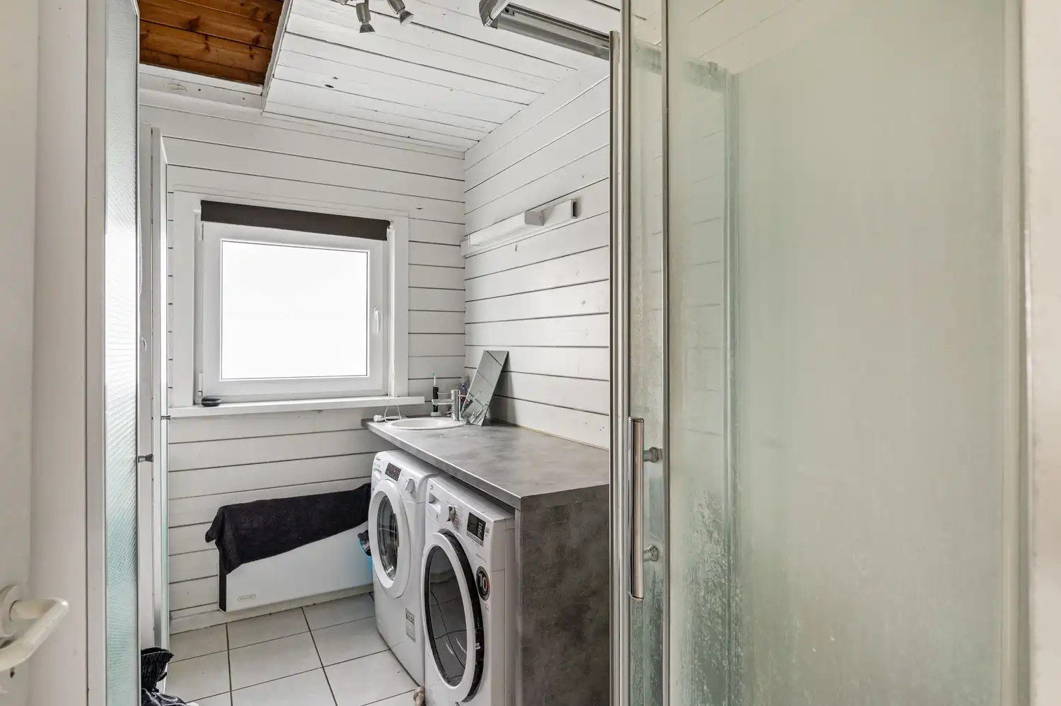 Te renoveren open bebouwing met 3 slaapkamers & grote tuin te Schoten! foto 10