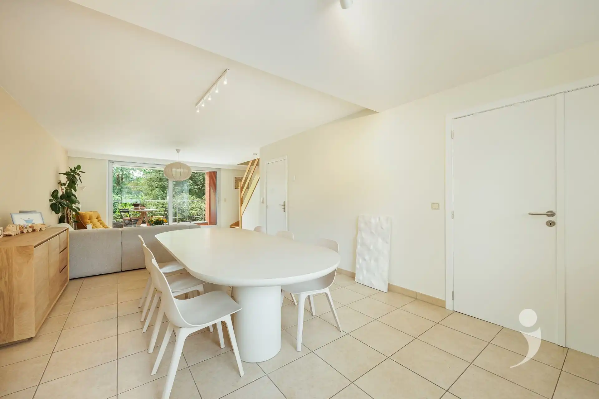 Ruim appartement met groot terras en 2 slaapkamers foto 7