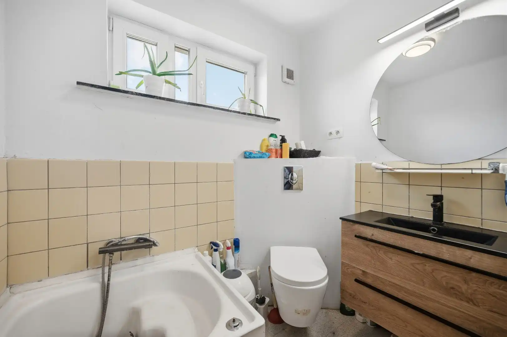 Instapklare rijwoning in een rustige straat te Tienen foto 17