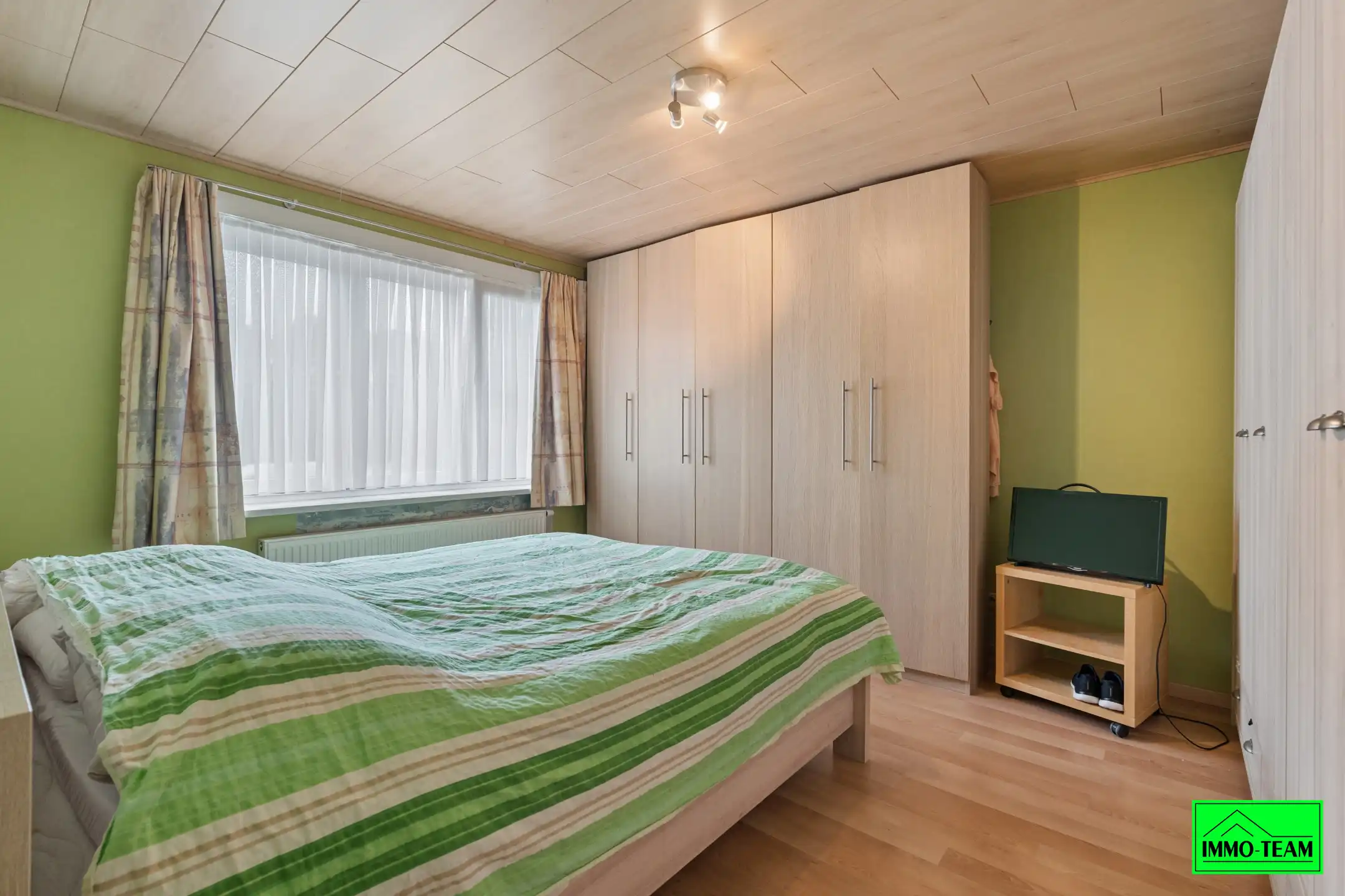  Volledig gerenoveerde en instapklare 2-gevelwoning  foto 15