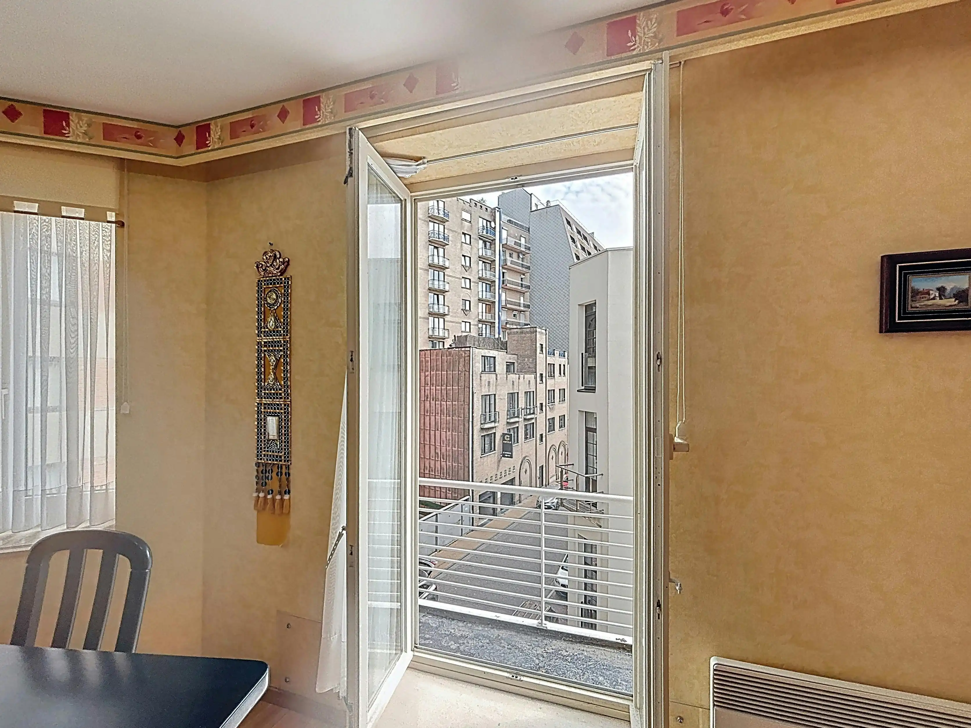 Gemeubileerde studio met slaaphoek te koop te Blankenberge foto 8