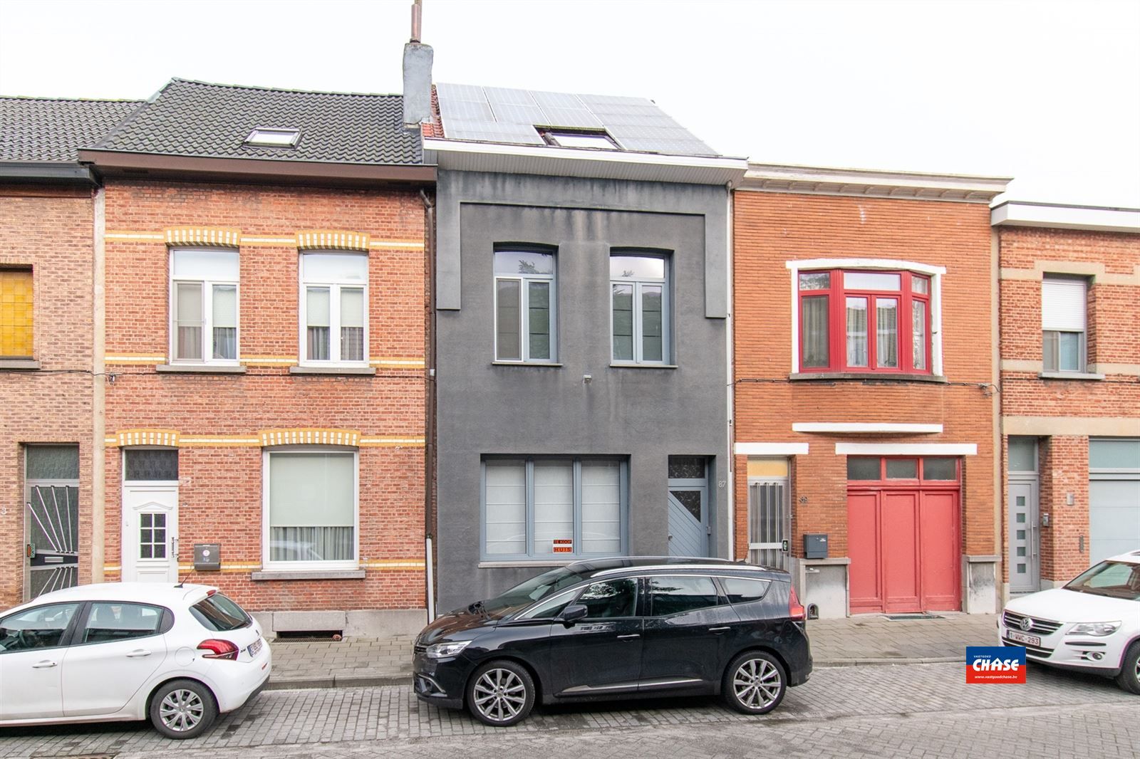 Rijwoning met drie slaapkamers en tuin foto 1