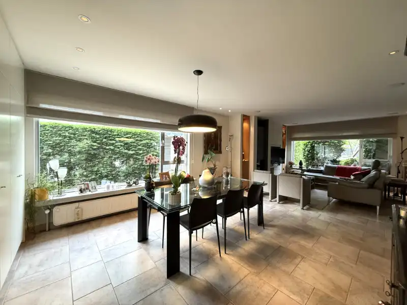 Ruime woning met kantoor en prachtige tuin op toplocatie foto 9