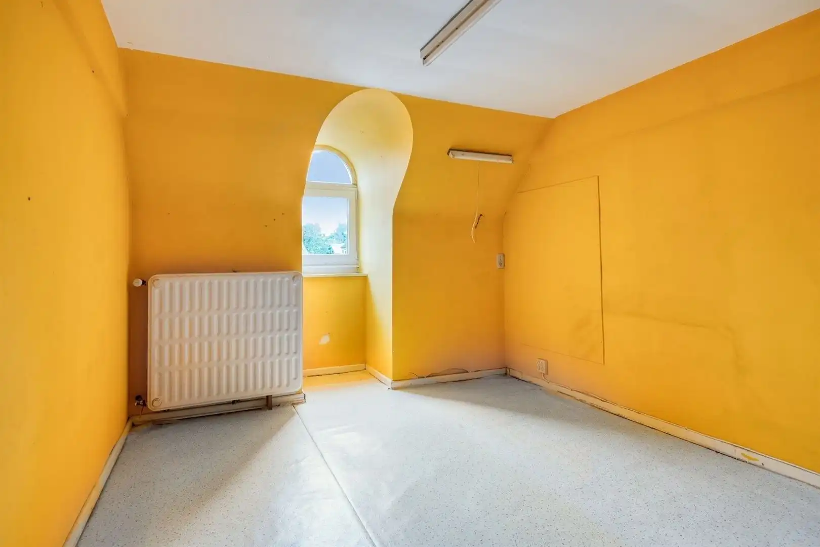 Villa met achterliggend kantoorgebouw foto 19
