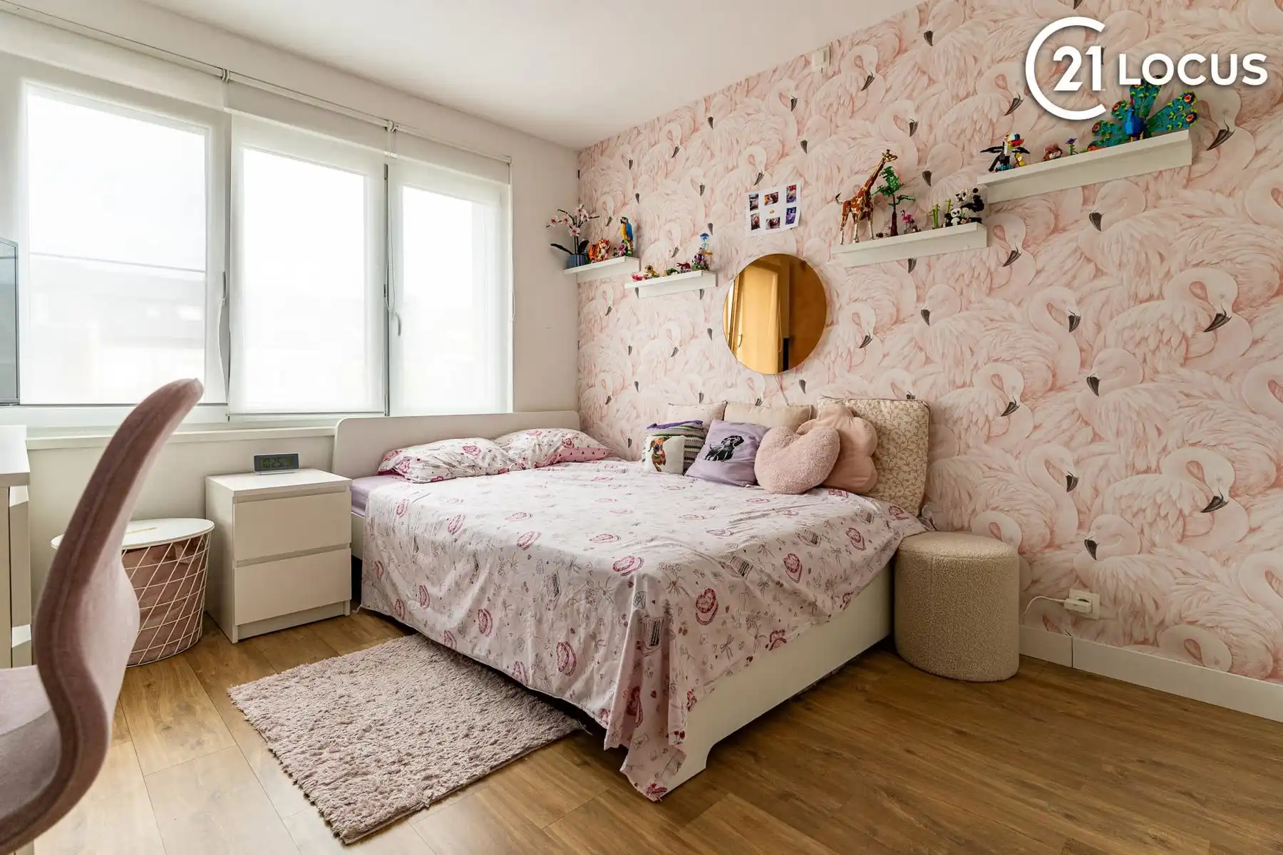 Lichtrijke woning met ruime leefkeuken en garage foto 13