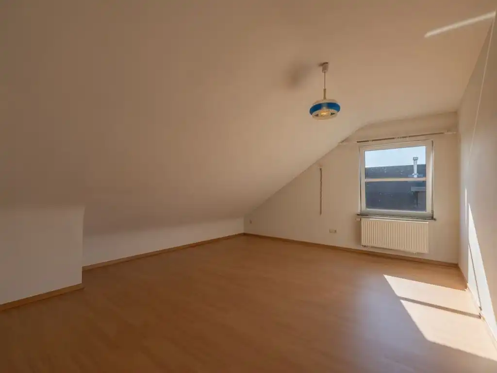 Verrassend ruime vrijstaande woning met inpandige garage foto 44
