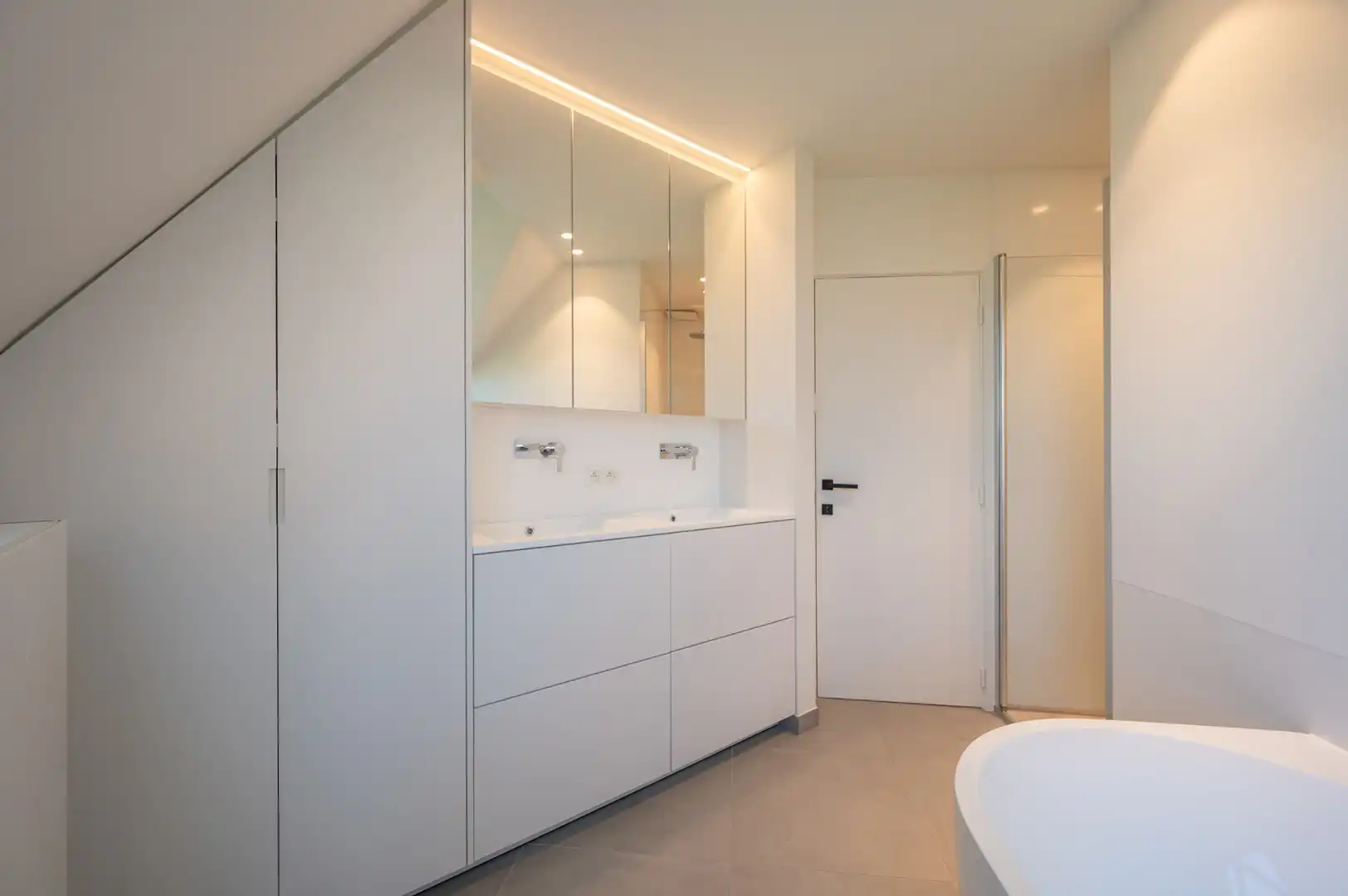 Vrijstaande villa, rustig gelegen in een aangename residentiële omgeving aan de rand van Knokke. foto 33