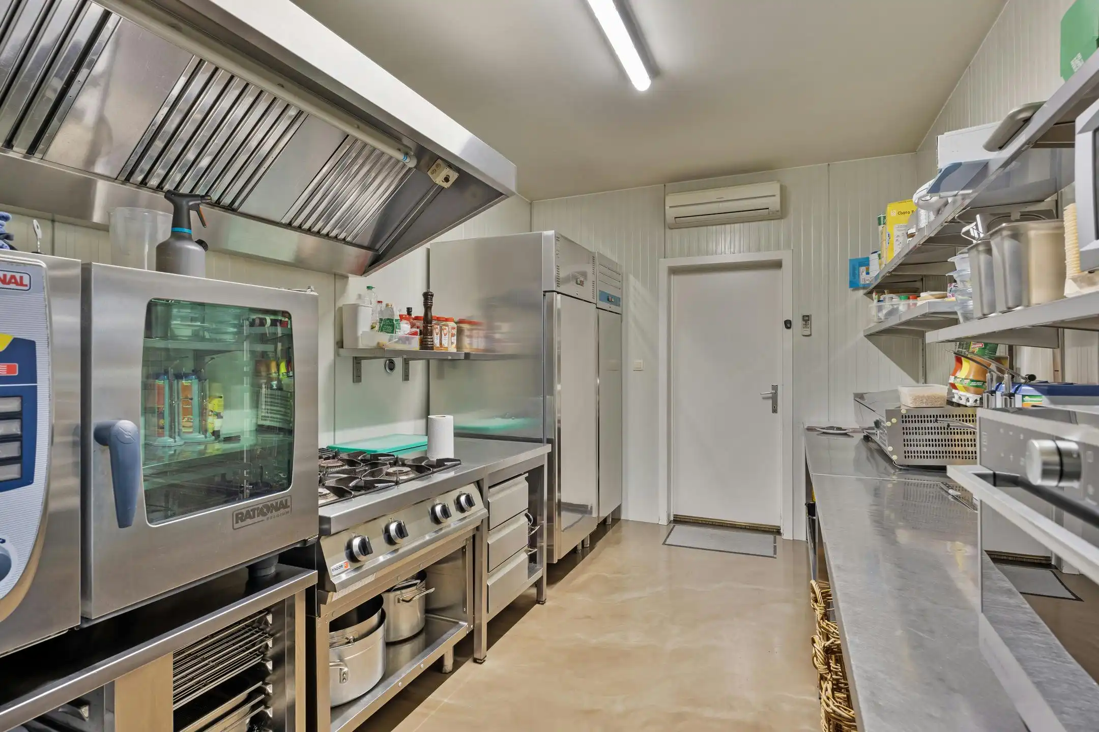 Instapklaar handelshuis op toplocatie in Dilsen te koop foto 15