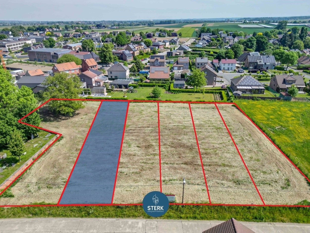 HALFOPEN BOUWGROND VAN 6A 54CA OP EEN TOPLOCATIE TE RIEMST !  foto {{pictureIndex}}