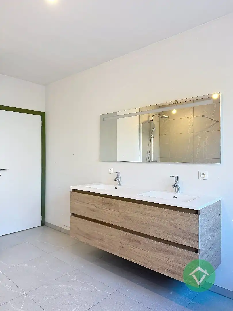 Volledig nieuwe woning met 4 slaapkamers en diepe tuin te Wijnendale foto 9