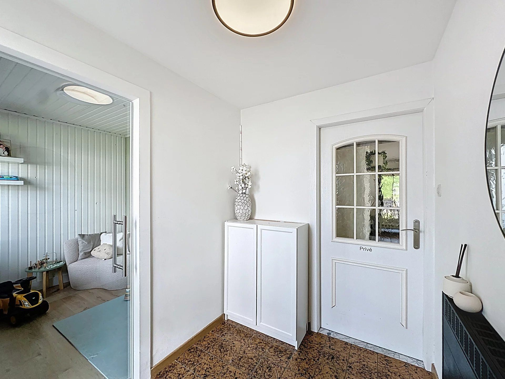 Gelijkvloerse woning op ruim perceel (8 are) in landelijke omgeving. foto 3