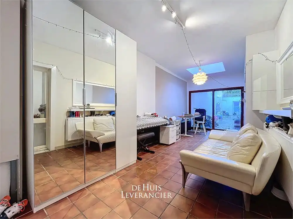 RUIME woning te koop (8 slpks, 2 badk) die ook perfect als tweewoonst kan dienen foto 45