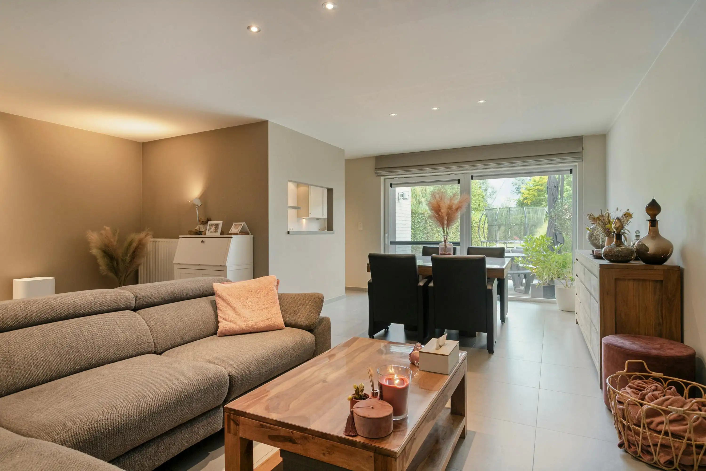 Ruim instapklaar huis: 4 slaapkamers, garage en grote tuin foto 6