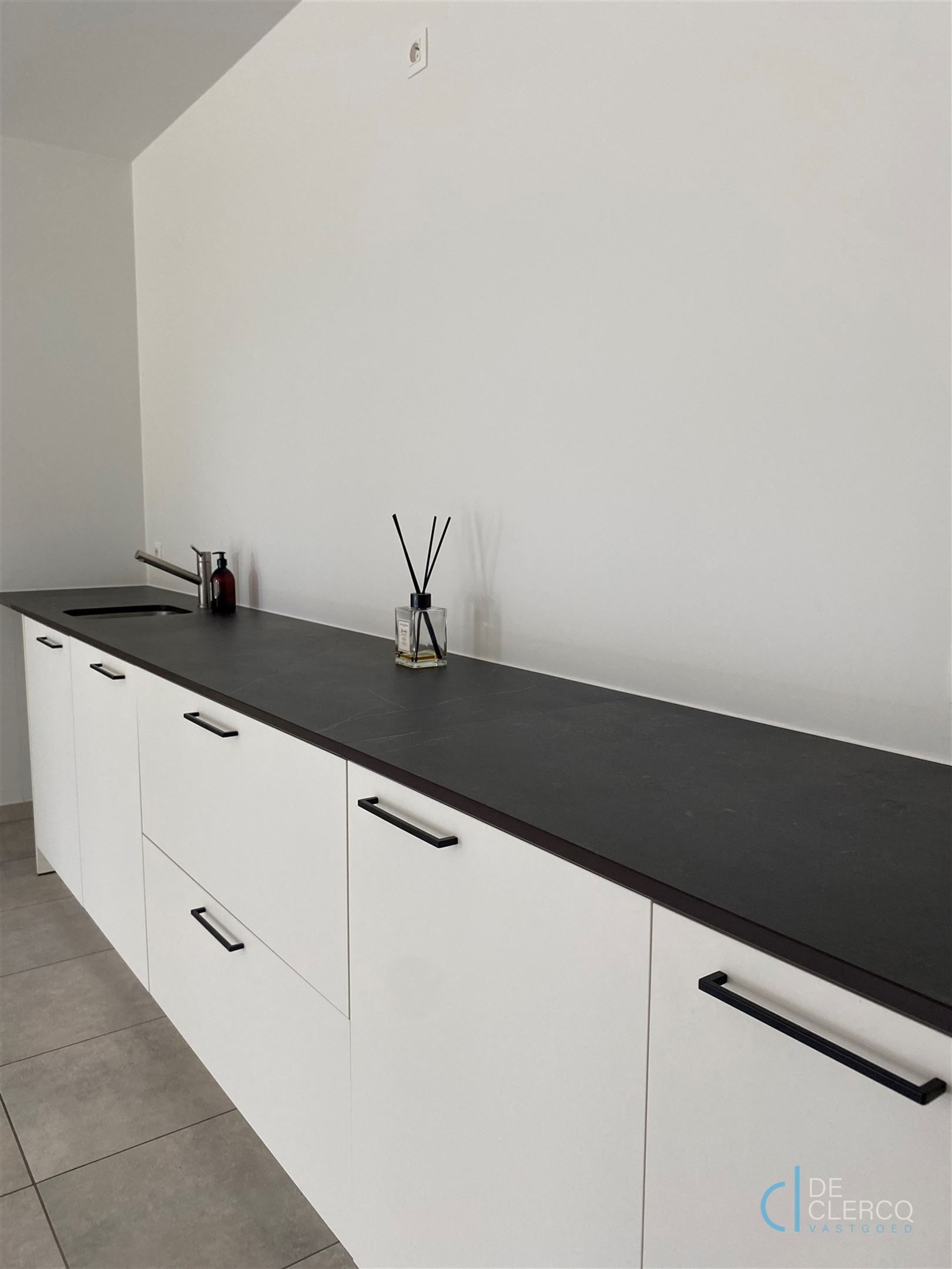 Nieuwbouw handelspand TE KOOP op toplocatie in Lochristi! foto 9