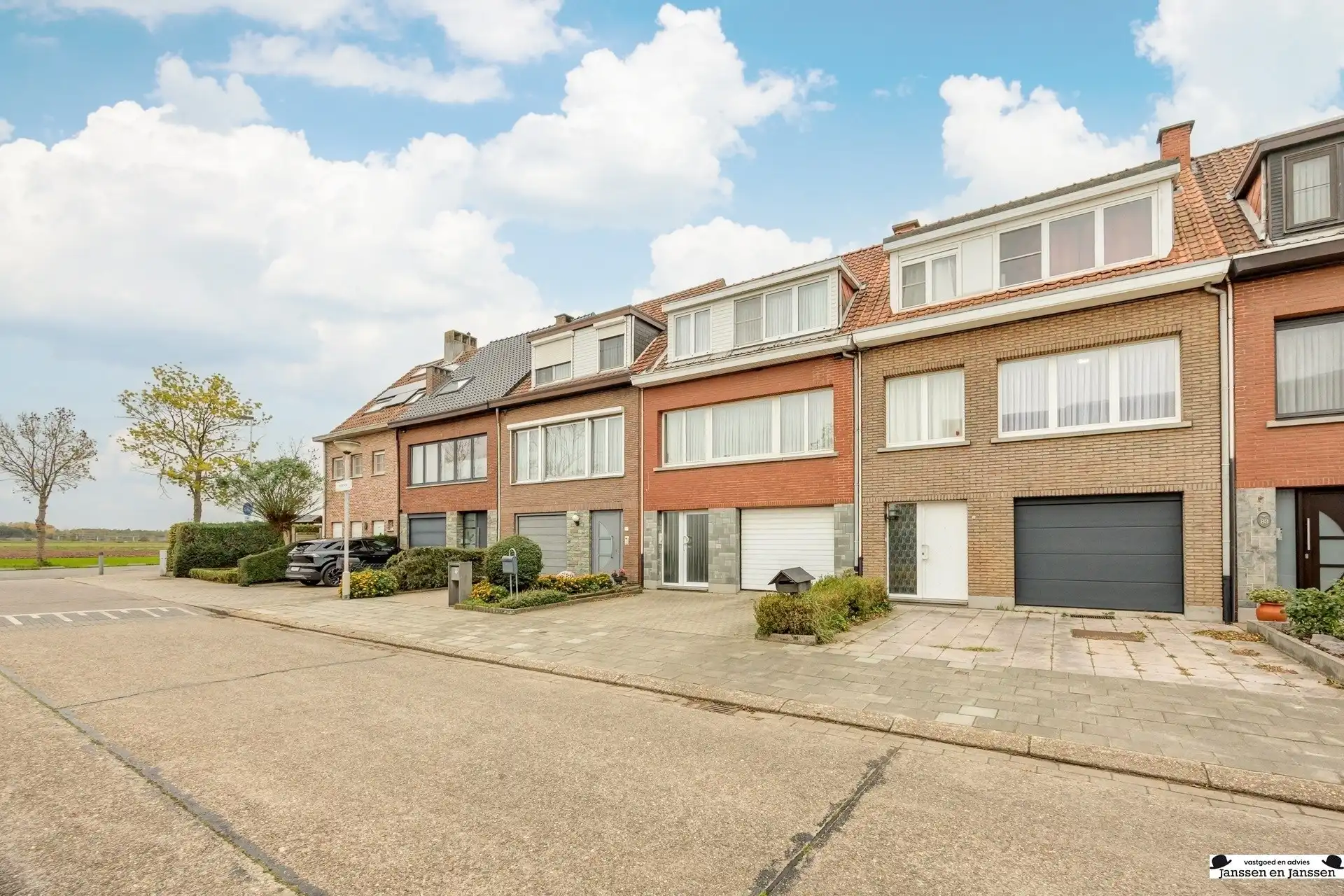 Instapklare bel-etagewoning met 3 slaapkamers, garage en zonnige tuin in Ekeren-Donk foto 28
