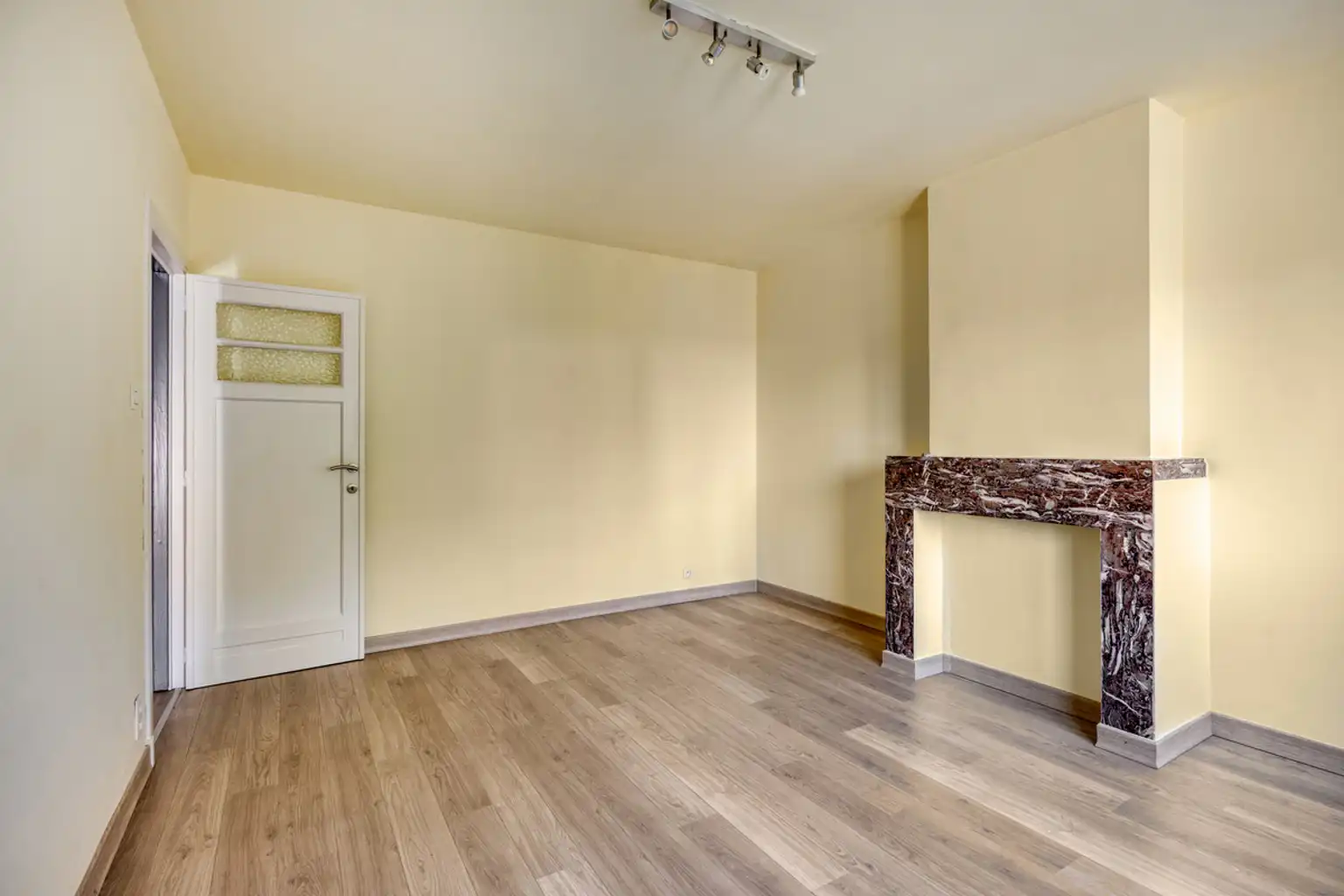 Instapklare 2-gevelwoning nabij Sint-Agatha-Berchem foto 26