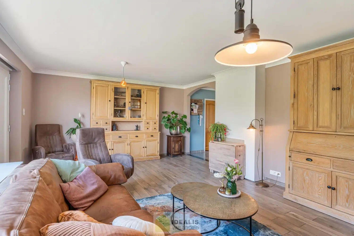 IDEALIS VASTGOED – Goed onderhouden en aangename gelijkvloerse woning met 2 slaapkamers op een prachtig, ruim en uiterst breed perceel foto 8