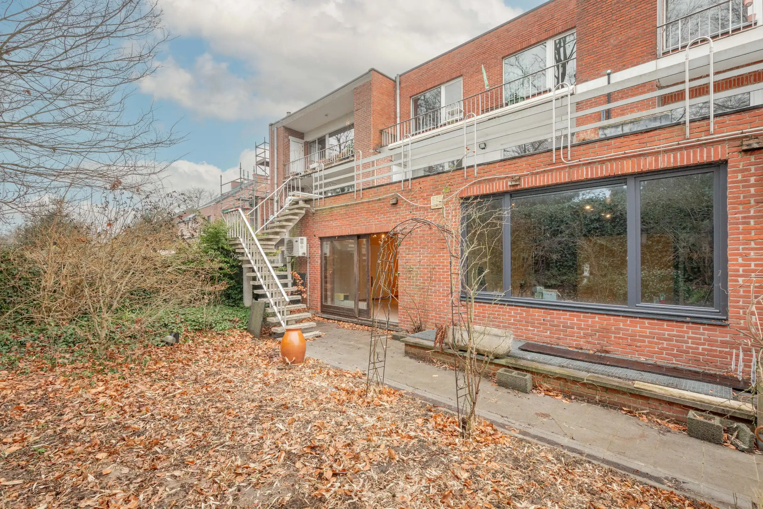 Ruime hangaar op toplocatie! foto 9