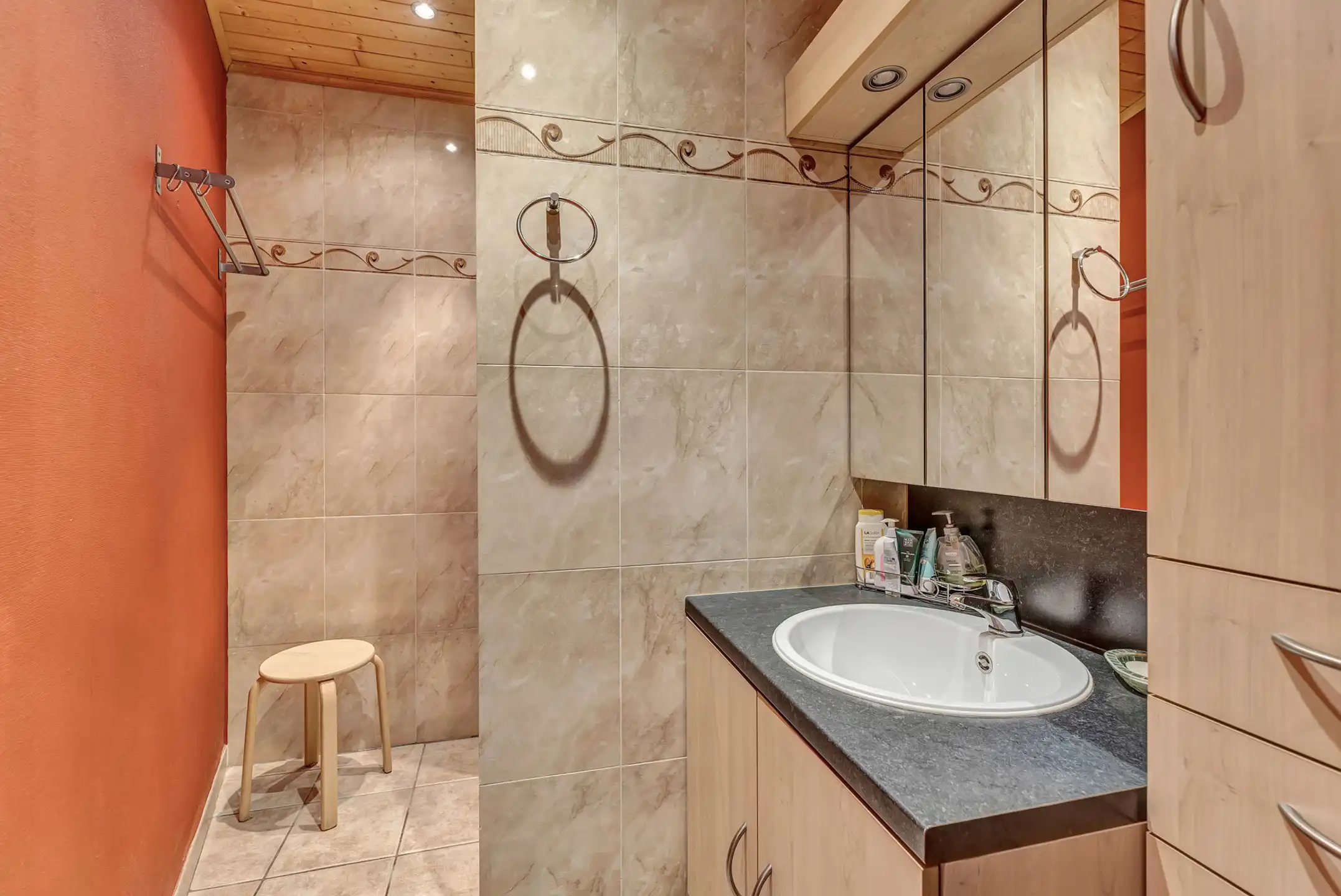 Ruime, solide woning op strategische ligging foto 10