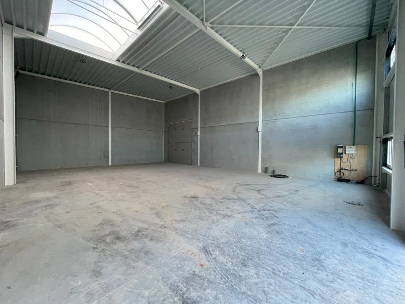 Modern magazijn van 216 m² met parkeerplaatsen op toplocatie in Evergem foto 12