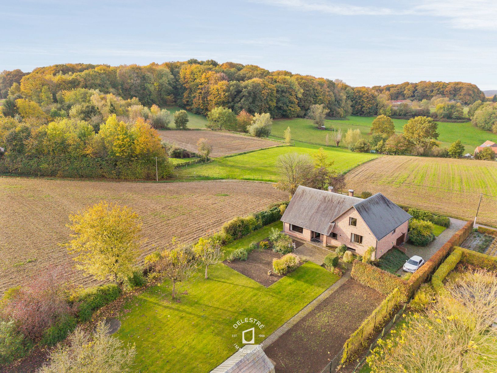 Hoofdfoto van de publicatie: PRESTIGIEUZE VILLA OP TOPLOCATIE NEIGEMBOS OMGEVEN DOOR GROEN