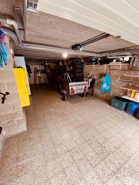 Gezellige halfopen woning met grote tuin foto 12