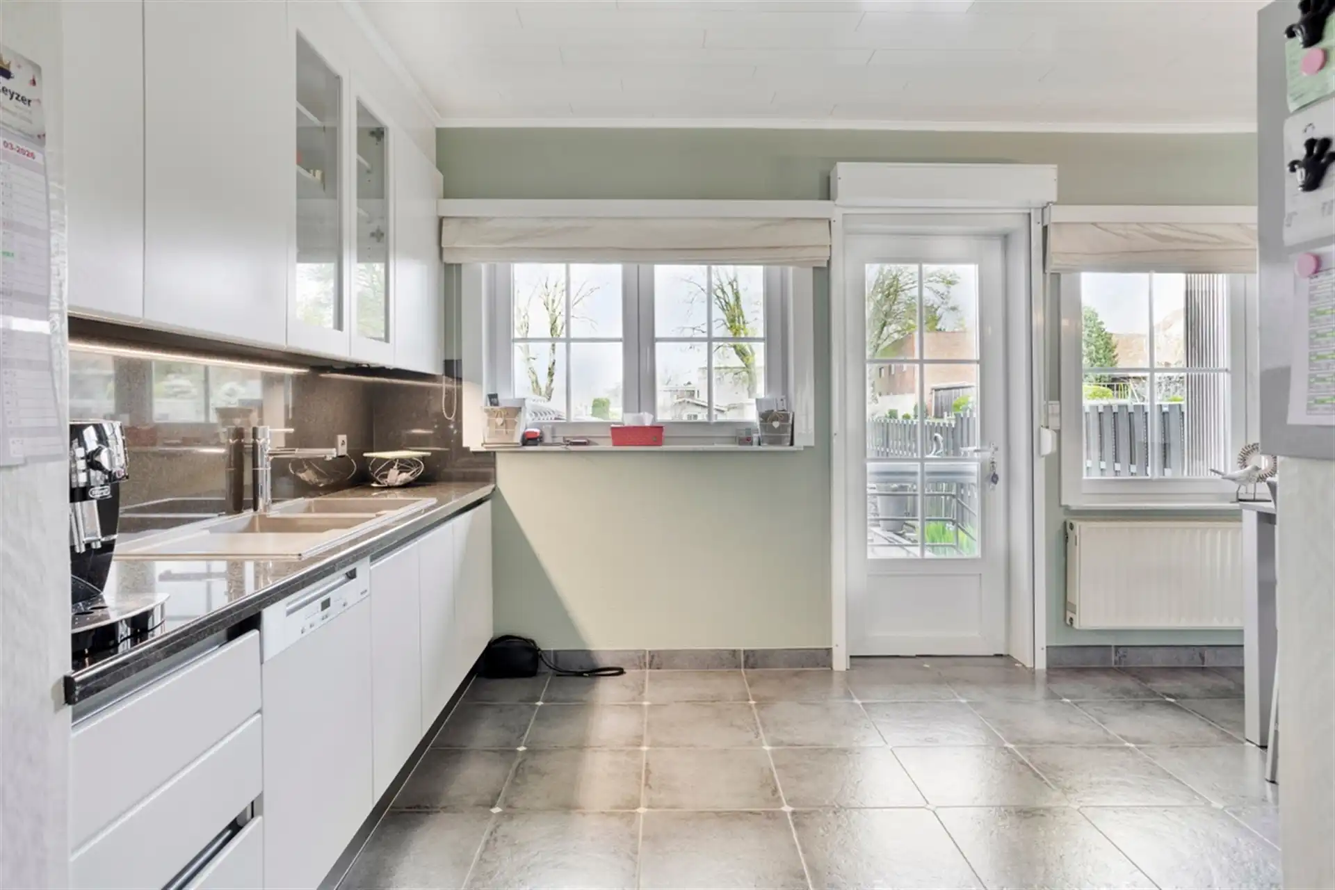 Gezinswoning met 3 slaapkamers, tuin en garage in rustige straat foto 11