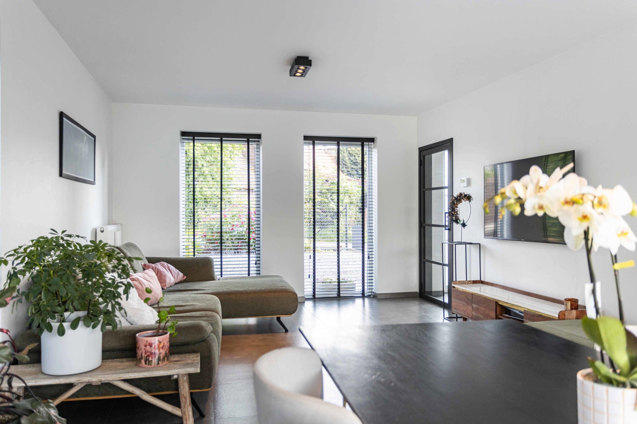 Recente (nieuw)bouwwoning  op een gunstige locatie foto 5