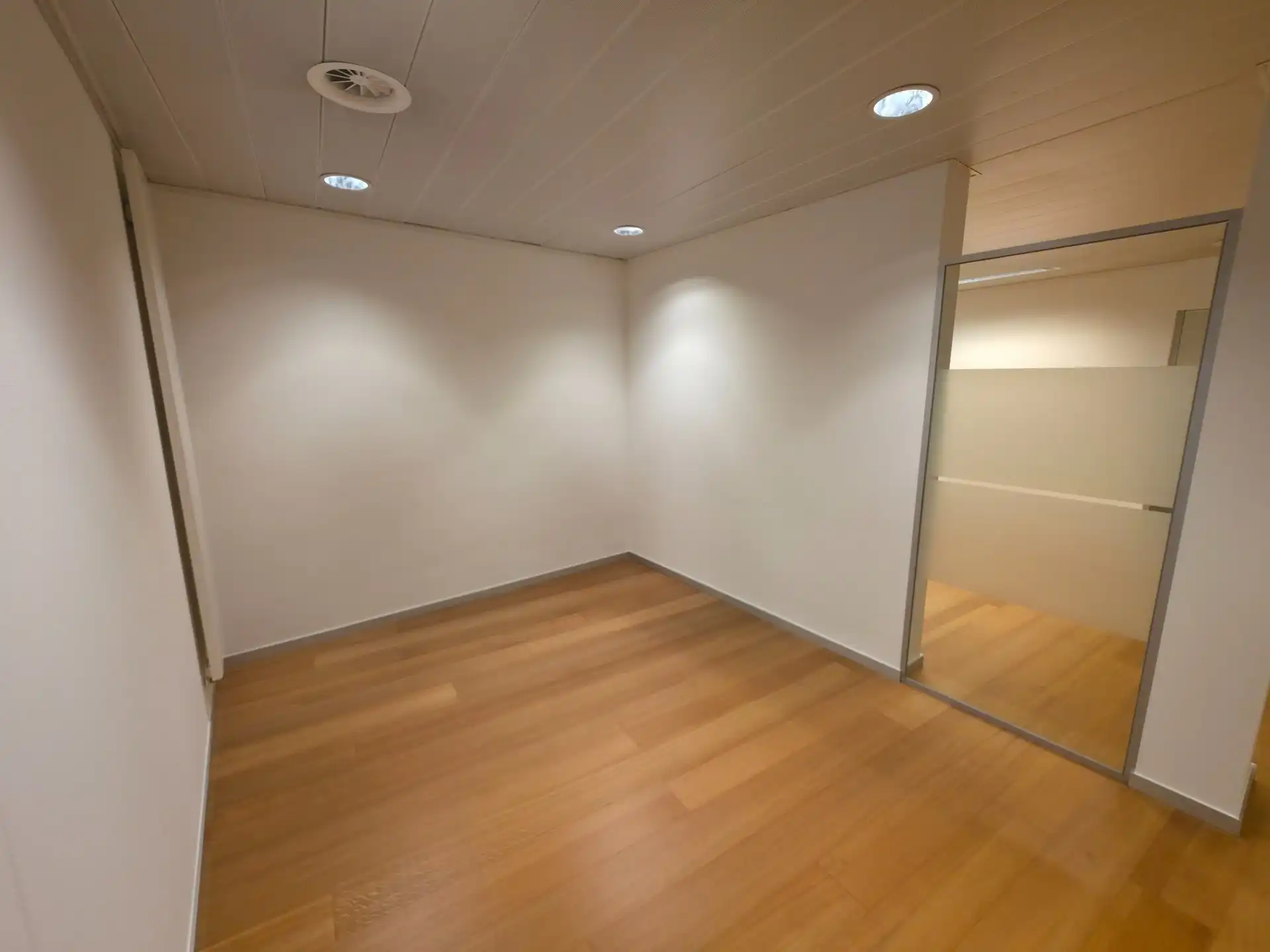 Handelspand/kantoor van 372m² in het hart van Denderhoutem foto 5
