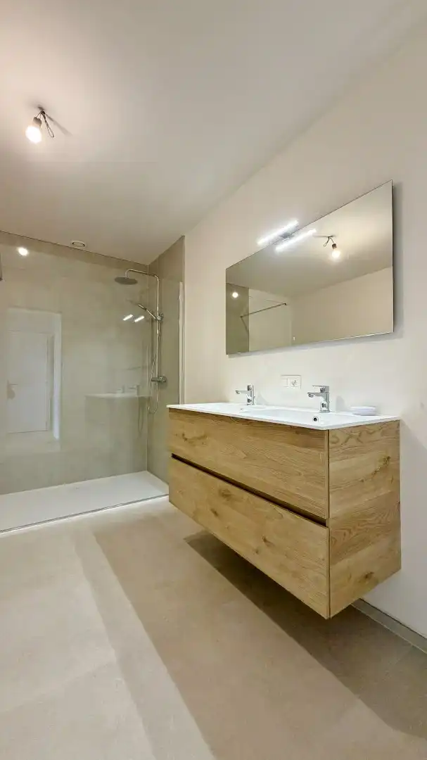 Nieuwbouwwoning met 5 slaapkamers, zonnige tuin en 2 garages te huur foto 13