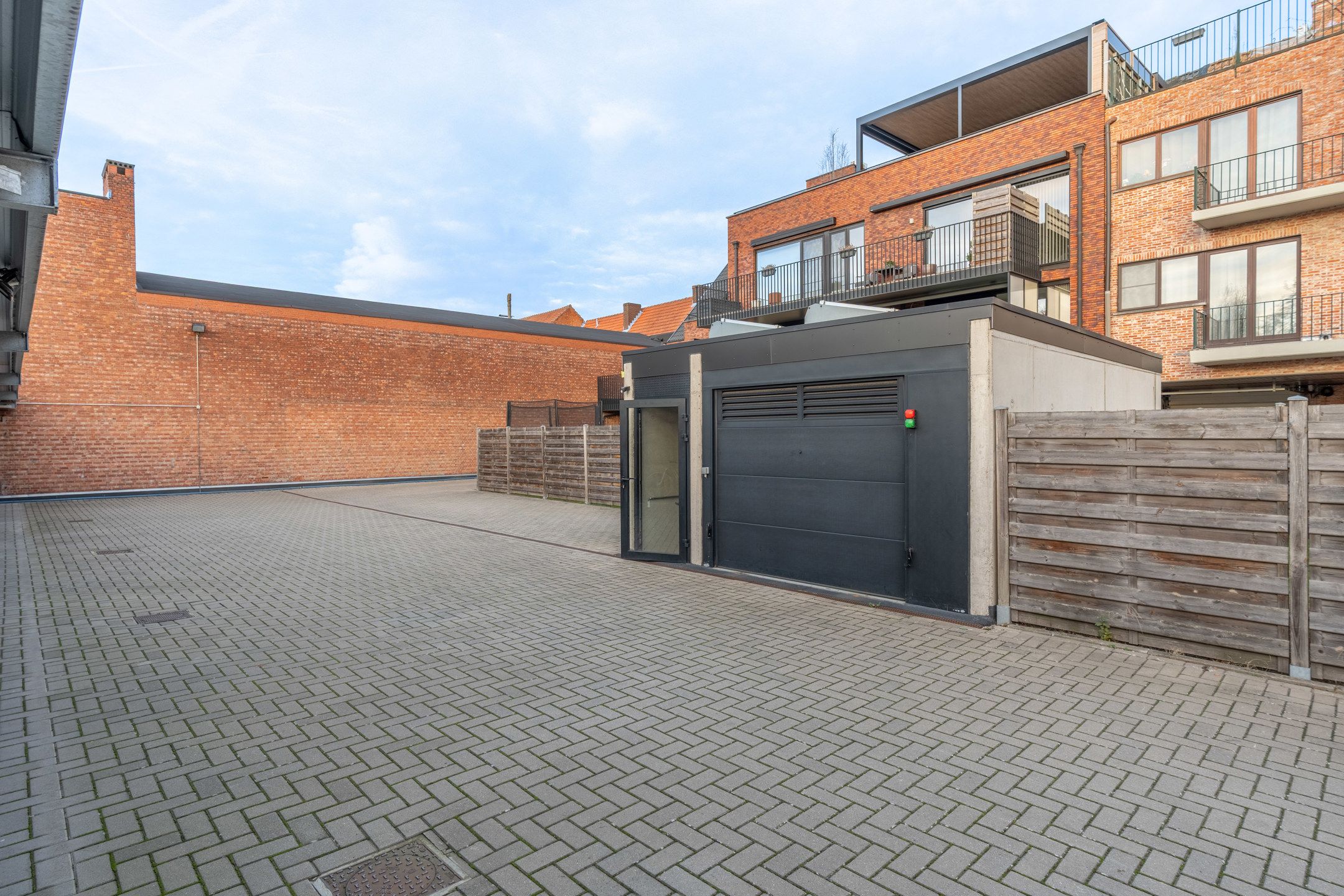 Zeer gunstig gelegen ondergrondse autostaanplaatsen te koop! foto 5