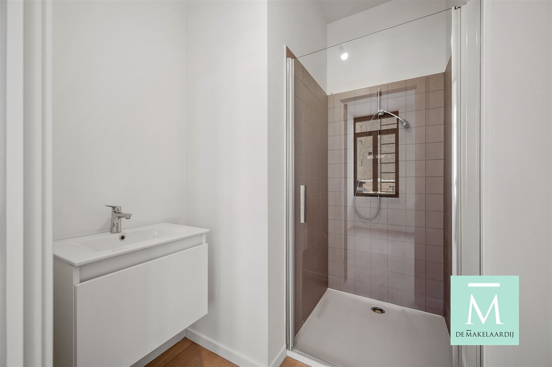 Gemeubelde studio foto 5