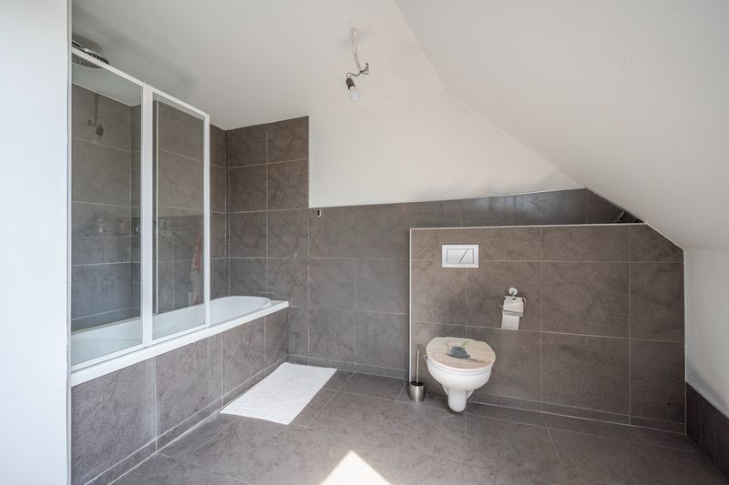 Stijlvolle en energiezuinige woning met garage in het bruisende centrum van Roeselare foto 10