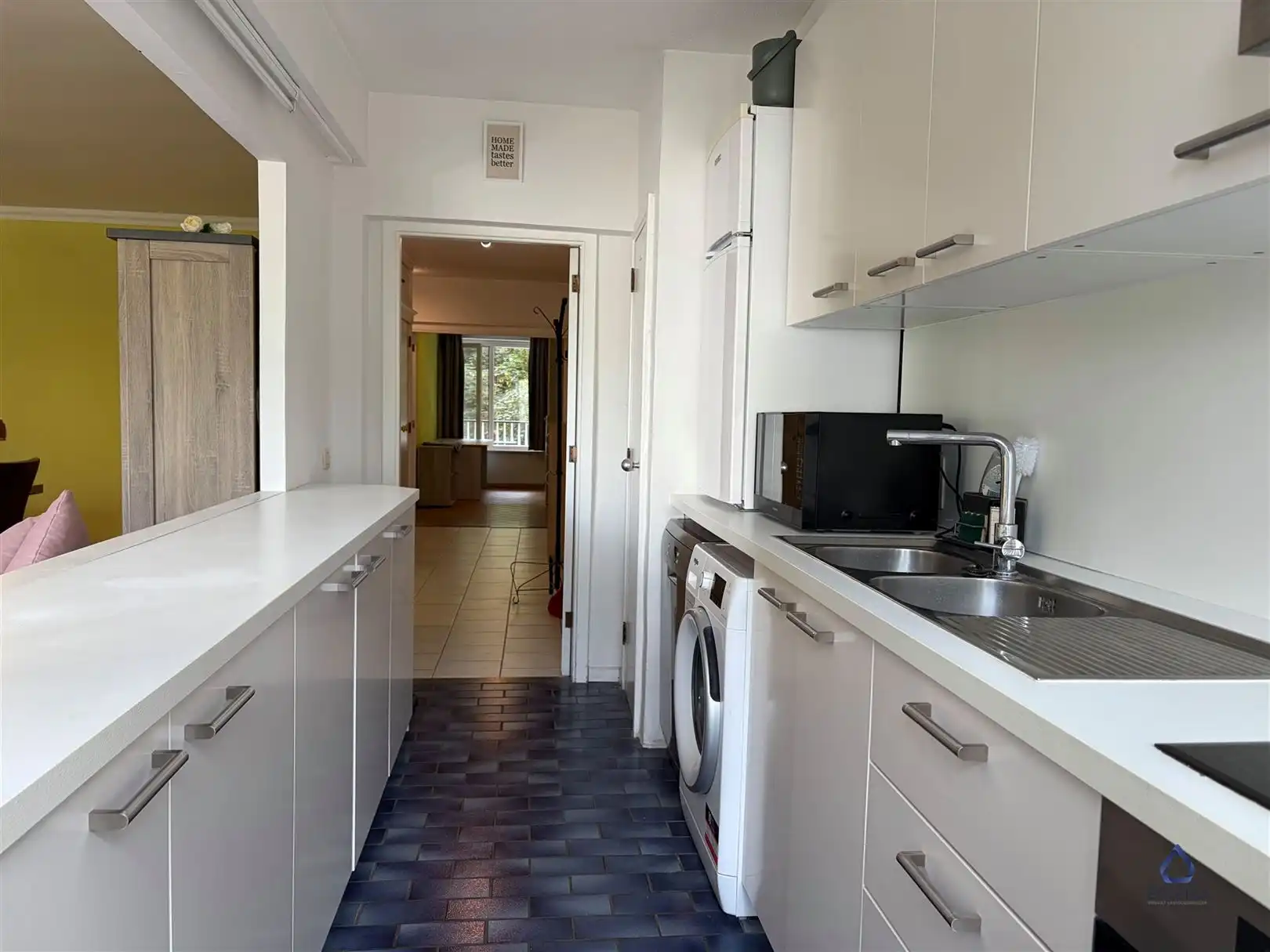 Ruim 2 slaapkamerappartement te Berchem foto 8