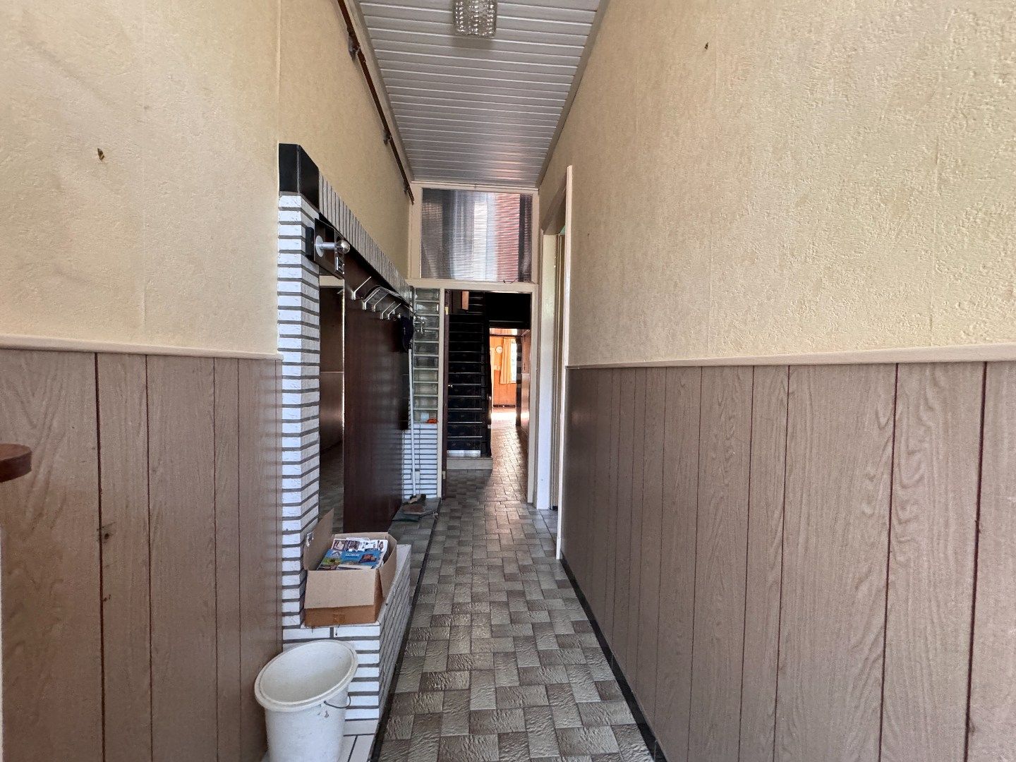 Zeer ruime te renoveren rijwoning met 4 bouwlagen.  foto 9