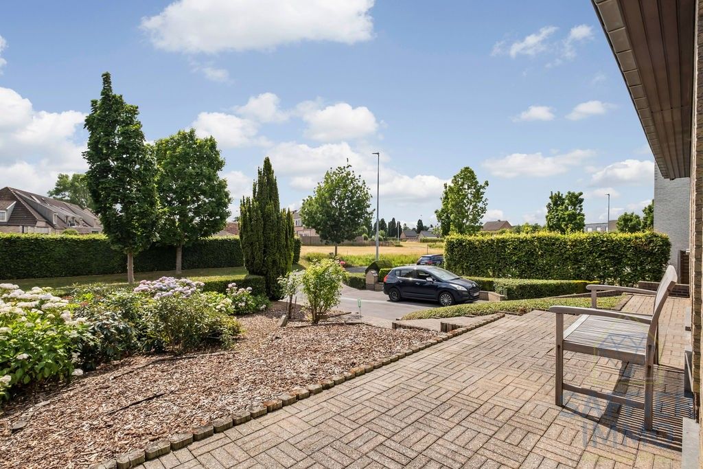 Stijlvolle villa met opslag op toplocatie in Sint-Eloois-Vijve foto 31