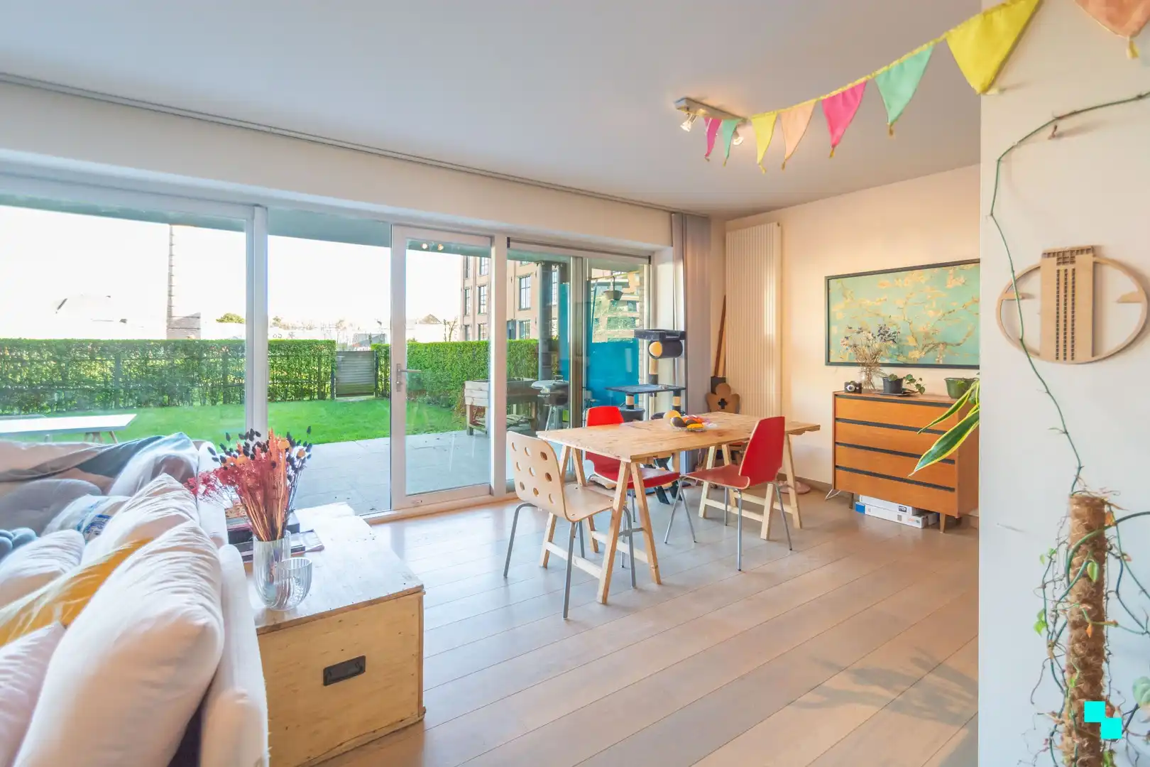 Lichtrijk twee slaapkamerappartement met tuin te Gent foto 3